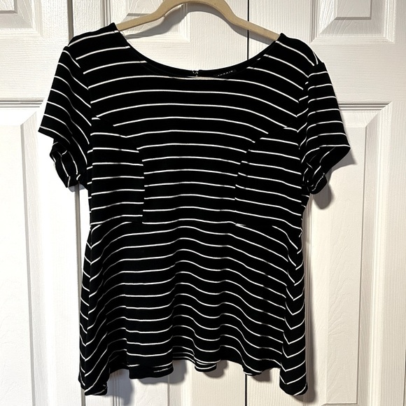 Torrid Black & White Striped Peplum Top Size 0 (12) Stretchy Rayon Blend - Picture 1 of 5